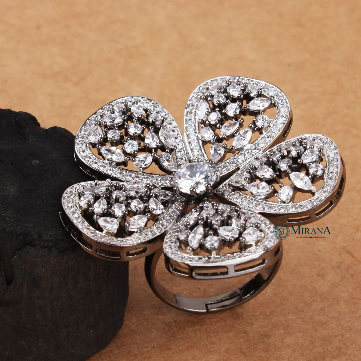 MJRG21R064-3-Exclusive-Flower-Ring-Black-Plating-Look-3.jpg