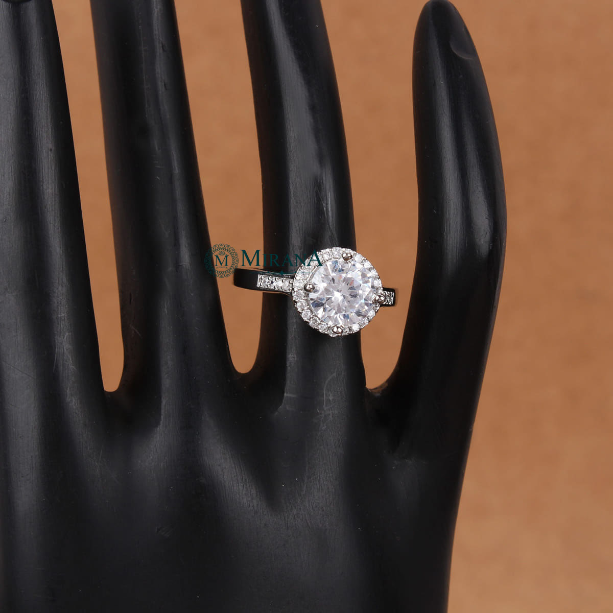 Cluster Solitaire Round Ring