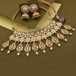 MJNK21N095-1-Bridal-Drop-Petal-Kundan-Necklace-Set-Gold-Look-6.jpg