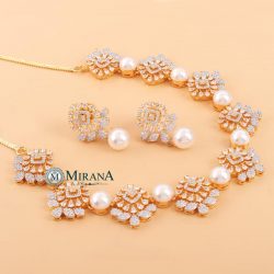 MJNK21N411-3-Ovie-Pearl-Designer-Necklace-Set-Gold-Look-5.jpg