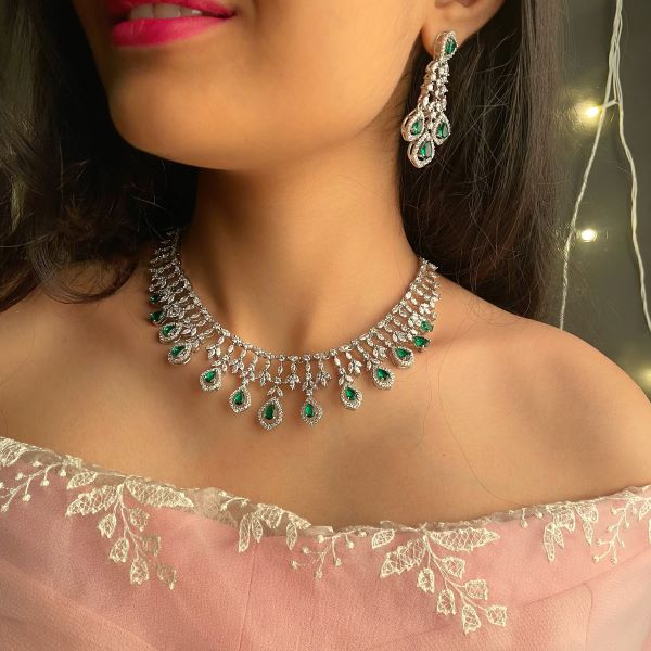 Little Emerald Choker Necklace – J&CO Jewellery
